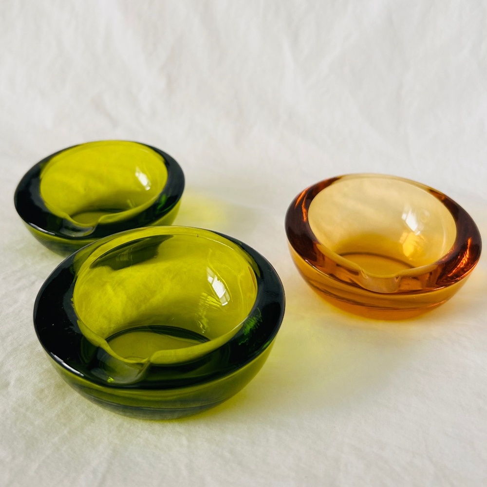 Vintage Viking MCM Personal Ashtrays With Single Rest (Green and Amber)